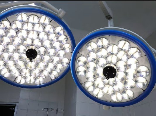 What are the Key Features Provided by the Best Examination Light Manufacturers in Ghaziabad at Xenus Global India?